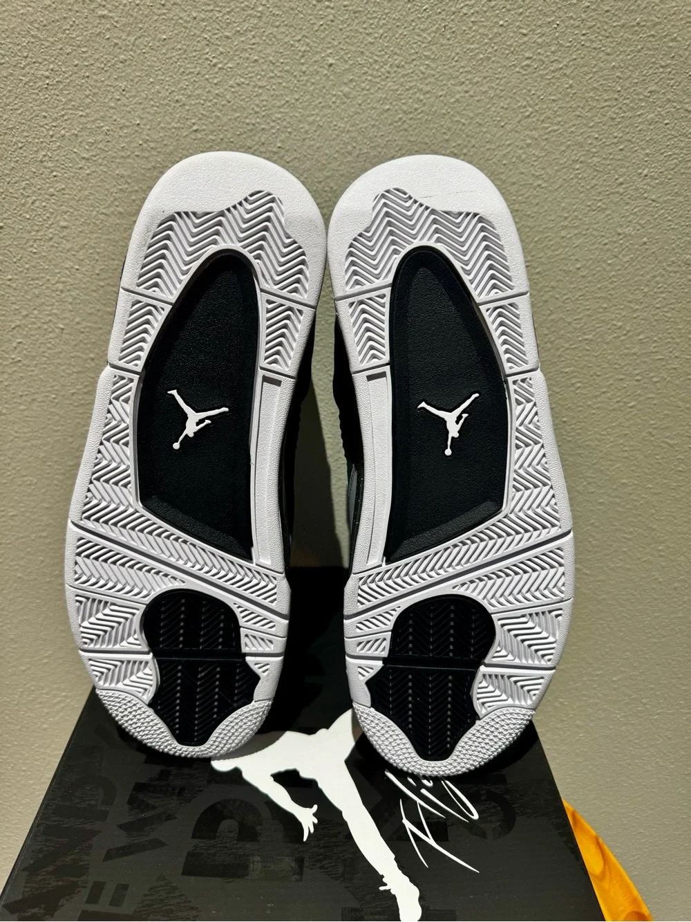 Air Jordan 4 Retro  “Fear” Size 12.5